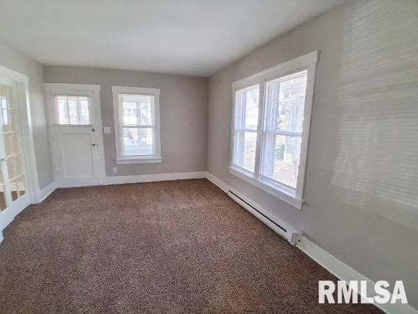 $800 | 316 East Melbourne Avenue, Peoria, IL 61603