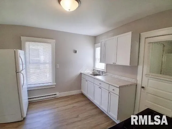 $800 | 316 East Melbourne Avenue, Peoria, IL 61603