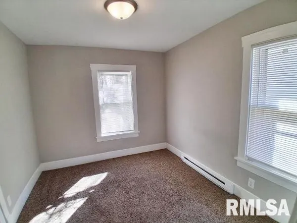 $800 | 316 East Melbourne Avenue, Peoria, IL 61603