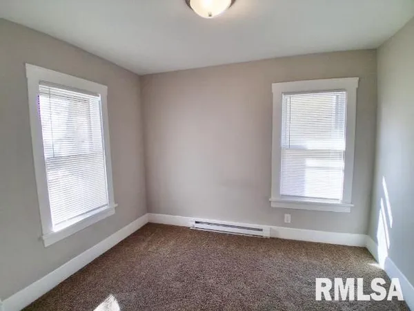 $800 | 316 East Melbourne Avenue, Peoria, IL 61603