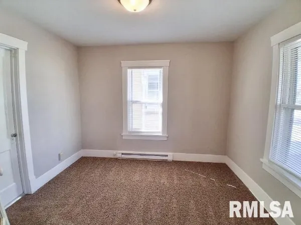 $800 | 316 East Melbourne Avenue, Peoria, IL 61603