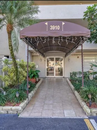 $149,900 | 3910 Inverrary Boulevard, Unit 202B, Fort Lauderdale, FL 33319