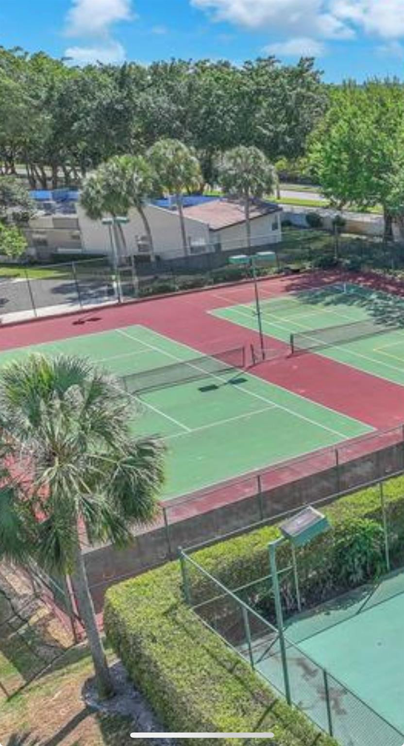 3910 Inverrary Boulevard, Unit 202B Fort Lauderdale, FL 33319 - Photo 15 of 18 Common area