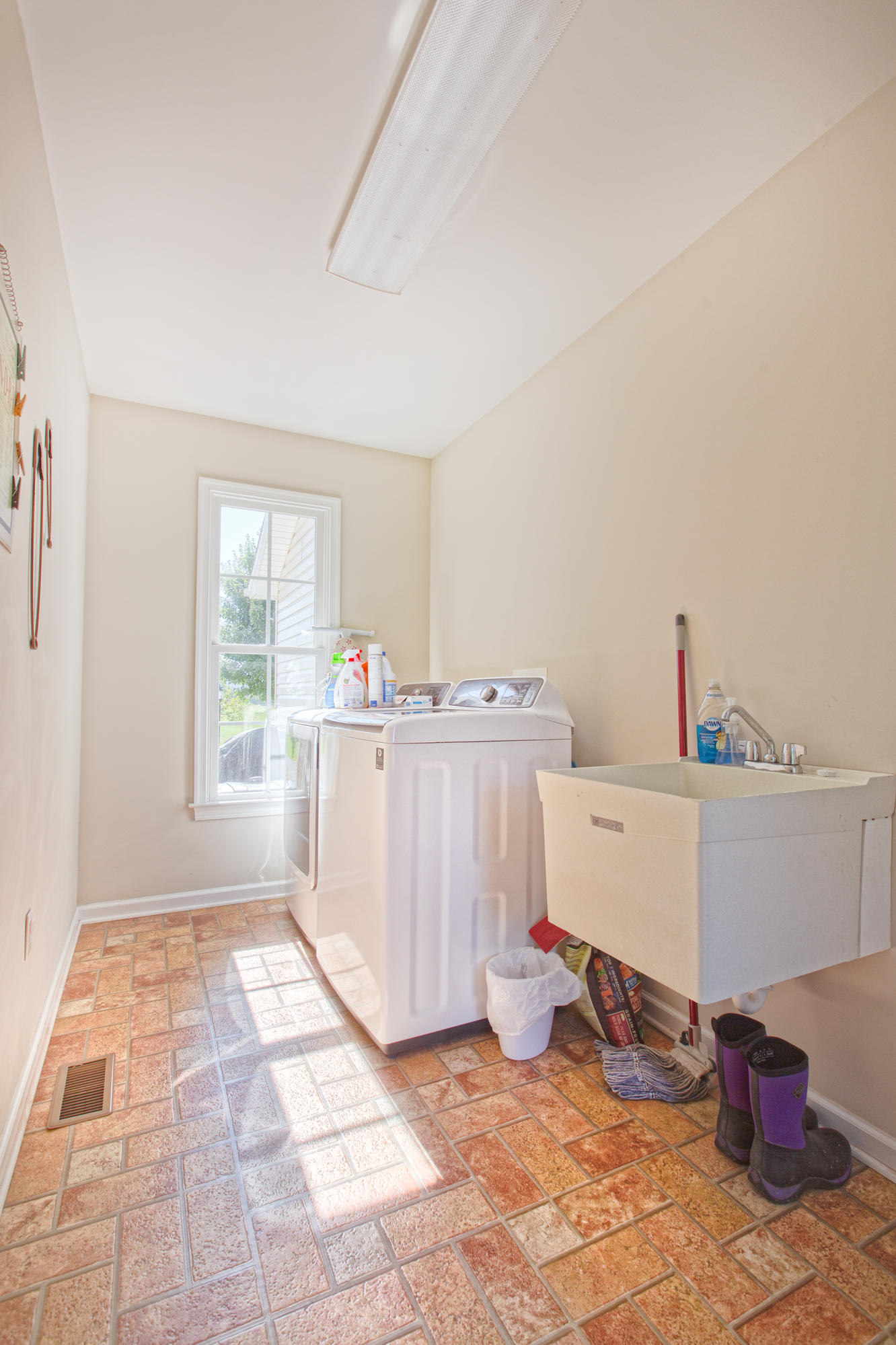 1578 Oak Ridge Road Buchanan, VA 24066 - Photo 13 of 40 Laundry