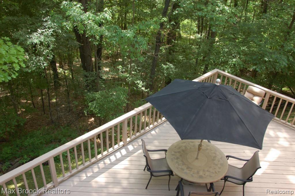 4745 Gallagher Road Rochester, MI 48306 - Photo 33 of 38 Deck off Great Room & Family Room