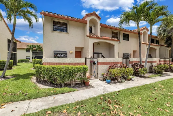 $299,999 | 305 Congressional Way, Deerfield Beach, FL 33442