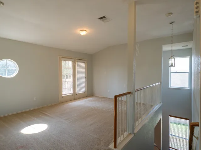 a view of empty room with window