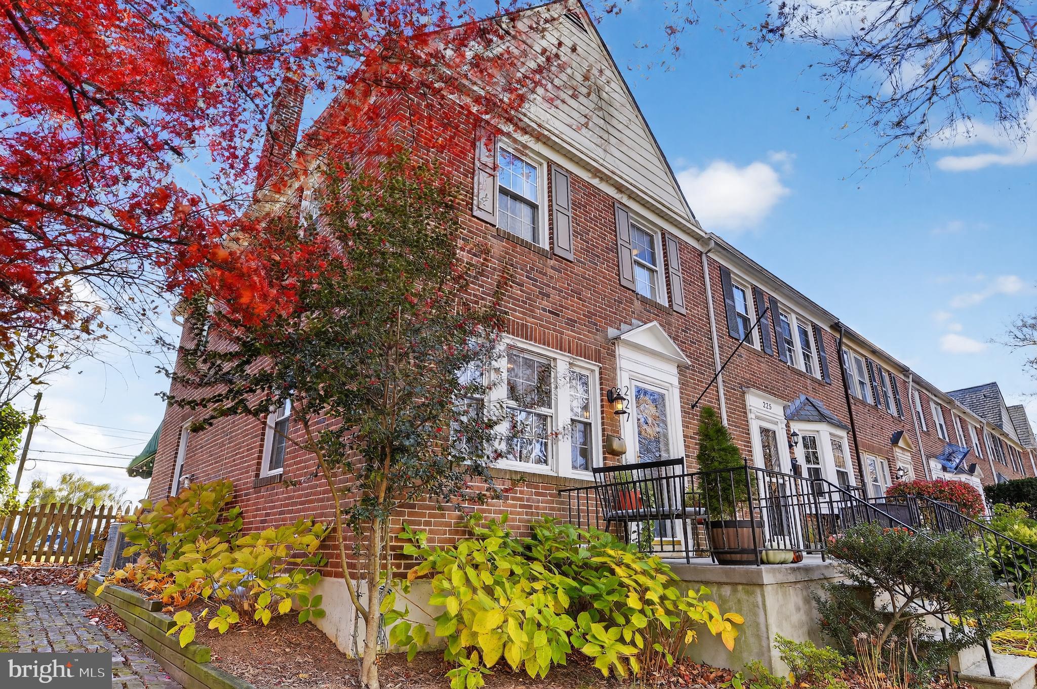 227 Overbrook Road Baltimore, MD 21212 - Photo 2 of 29 Beautiful End-of-Group