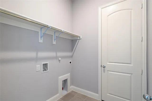 an empty room and a gallery