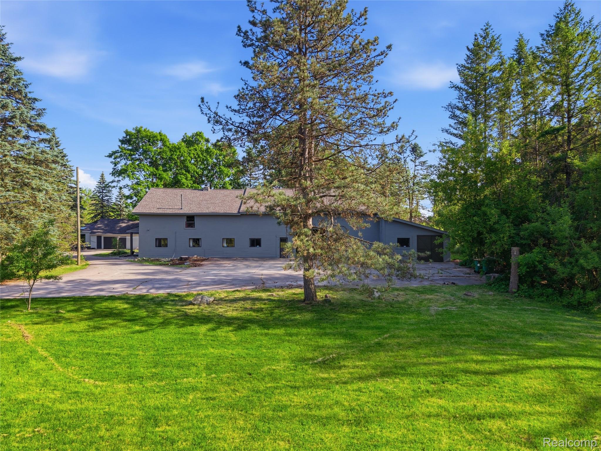 4480 Sheldon Road Rochester, MI 48306 - Photo 15 of 96 17-DJI_20260602181229_0026_D.jpg