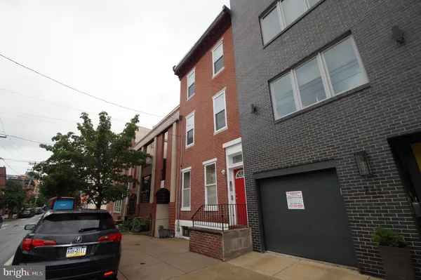 $1,000 | 709 South 20th Street, Unit 2R, Philadelphia, PA 19146