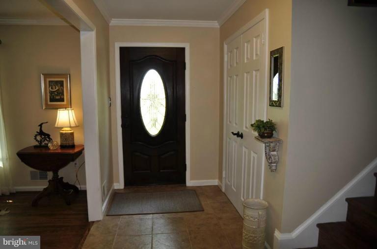 1325 Beulah Road Vienna, VA 22182 - Photo 4 of 30 Entrance / Foyer
