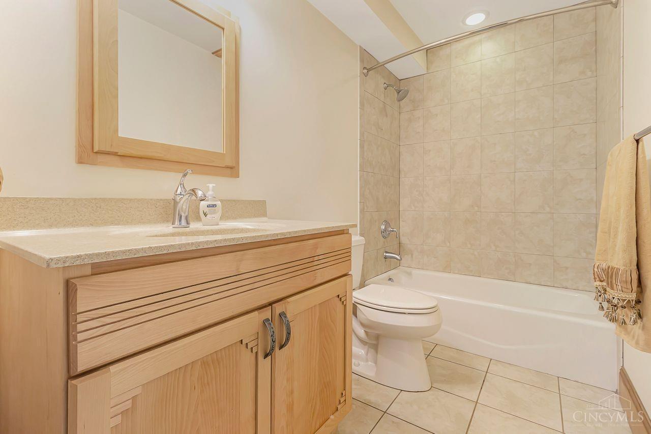777 Old Locust Hl Road Cincinnati, OH 45245 - Photo 40 of 50