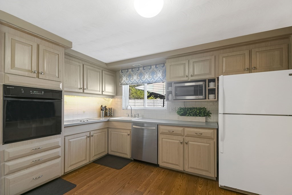 49 Lohnes Road Framingham, MA 01701 - Photo 4 of 38 Gallery Image 4