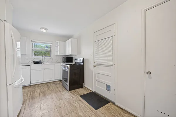 $2,050 | 5505 Huisache Street, Houston, TX 77081