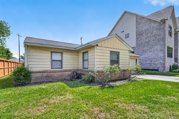 $2,050 | 5505 Huisache Street, Houston, TX 77081