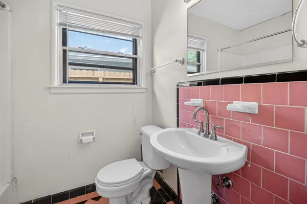 $2,050 | 5505 Huisache Street, Houston, TX 77081