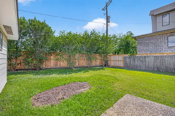 $2,050 | 5505 Huisache Street, Houston, TX 77081