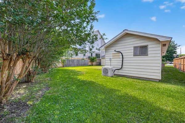 $2,050 | 5505 Huisache Street, Houston, TX 77081