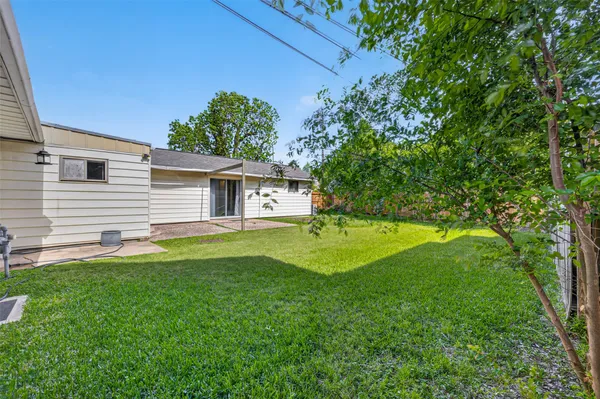 $2,050 | 5505 Huisache Street, Houston, TX 77081