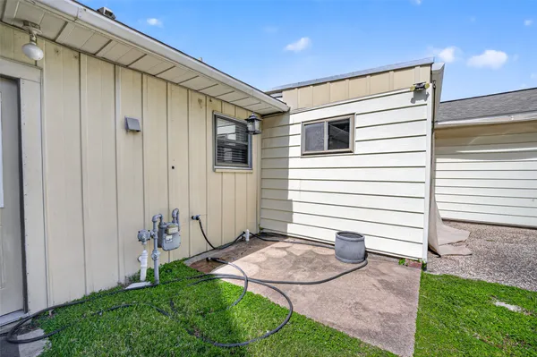 $2,050 | 5505 Huisache Street, Houston, TX 77081