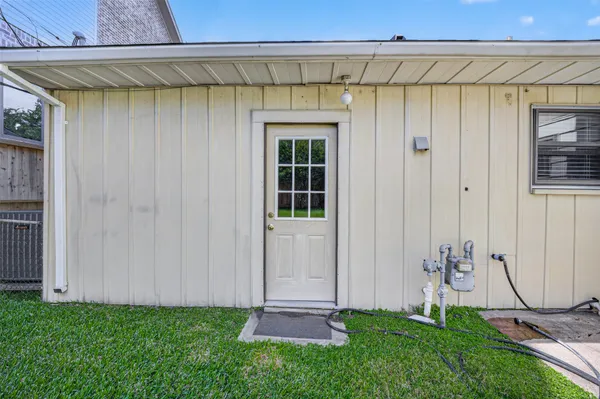 $2,050 | 5505 Huisache Street, Houston, TX 77081