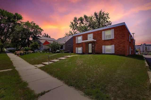 $775,000 | 2236 West Pinehurst Avenue, St. Paul, MN 55116