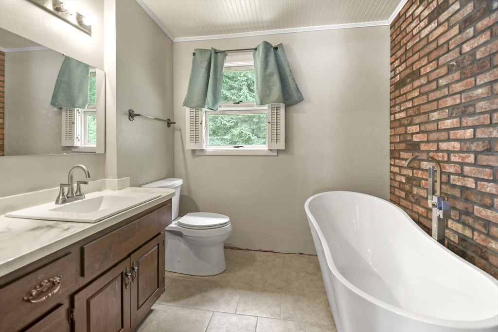 119 Charlton Road Spencer, MA 01562 - Photo 21 of 38 Gallery Image 21