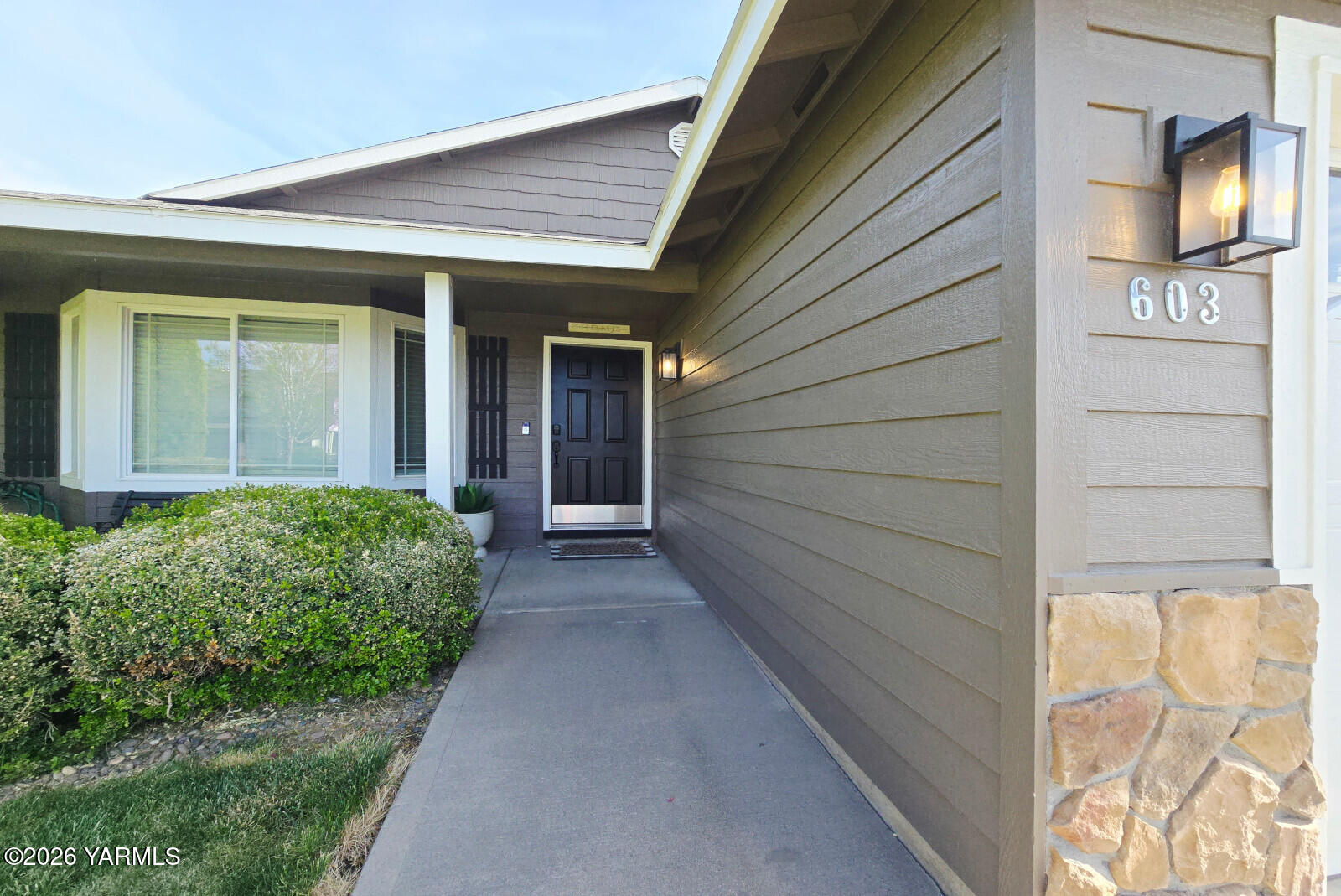 603 Millenium Avenue Moxee, WA 98936 - Photo 3 of 18 Front3