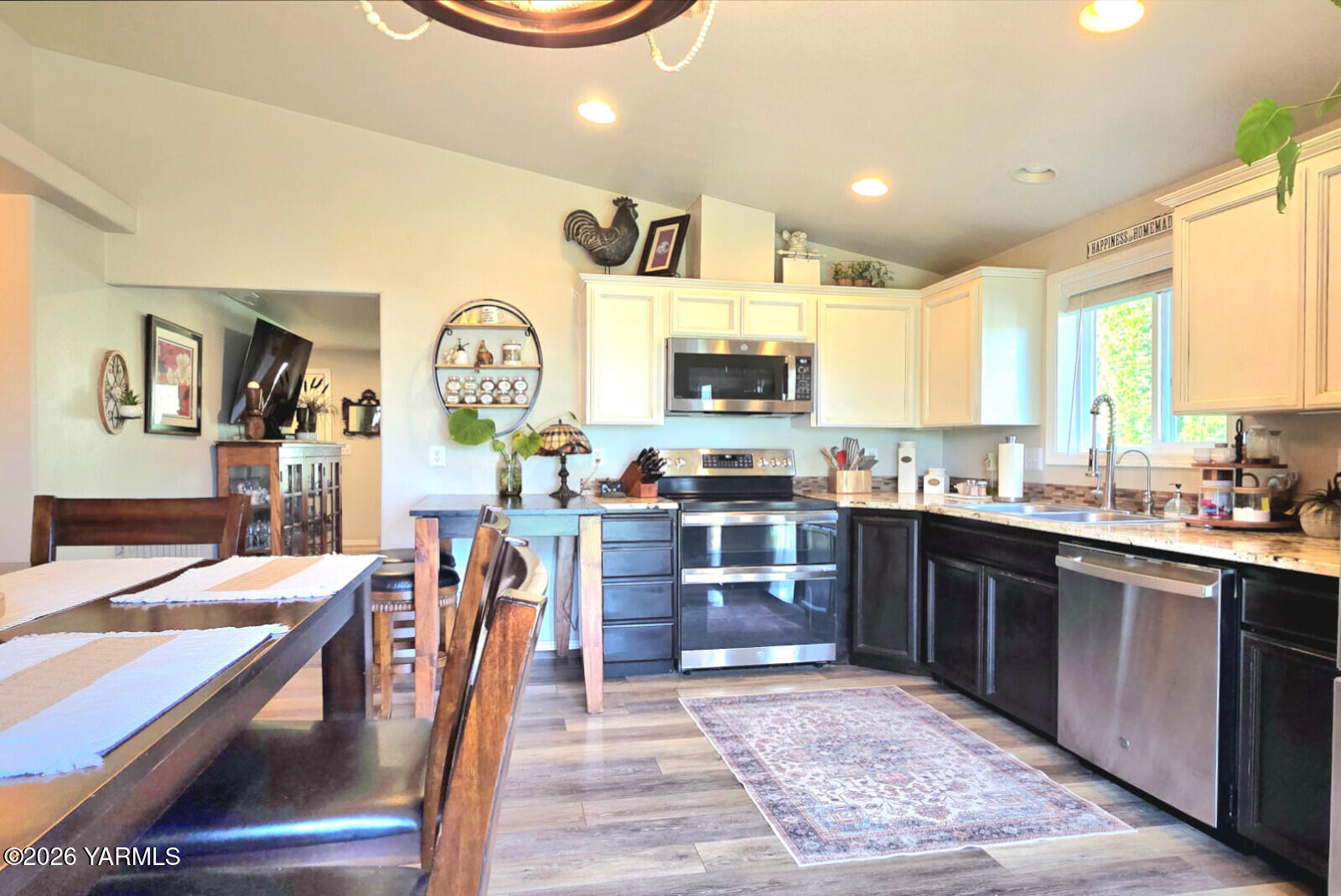 603 Millenium Avenue Moxee, WA 98936 - Photo 8 of 18 kitchen1
