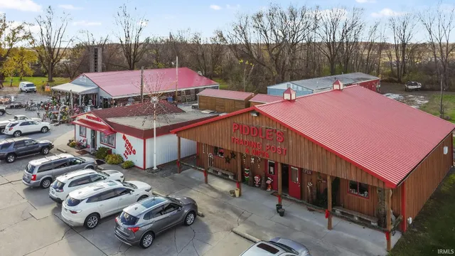 $1,100,000 | 1514 North 6th Street, Monticello, IN 47960