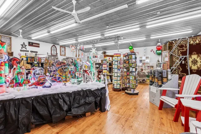 $1,100,000 | 1514 North 6th Street, Monticello, IN 47960