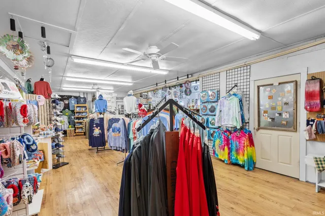 $1,100,000 | 1514 North 6th Street, Monticello, IN 47960