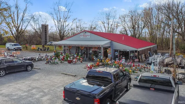 $1,100,000 | 1514 North 6th Street, Monticello, IN 47960