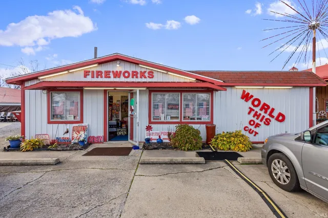 $1,100,000 | 1514 North 6th Street, Monticello, IN 47960