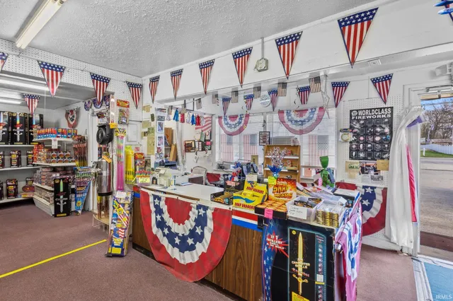 $1,100,000 | 1514 North 6th Street, Monticello, IN 47960