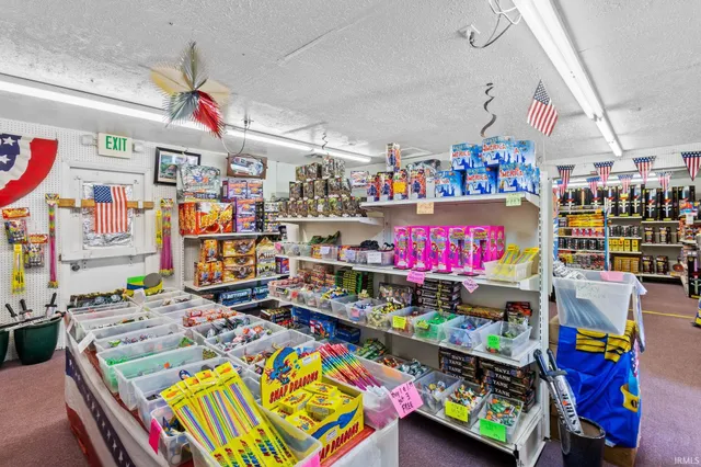 $1,100,000 | 1514 North 6th Street, Monticello, IN 47960