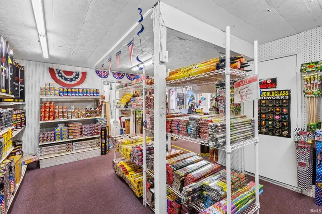 $1,100,000 | 1514 North 6th Street, Monticello, IN 47960