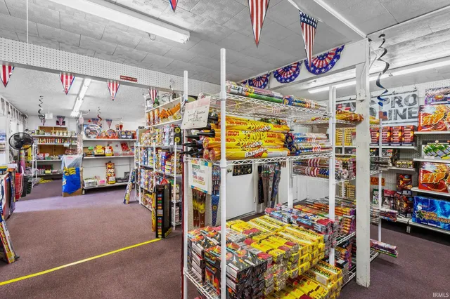 $1,100,000 | 1514 North 6th Street, Monticello, IN 47960