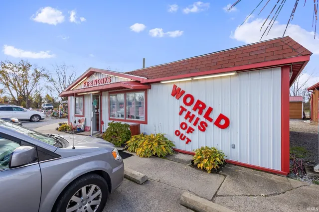 $1,100,000 | 1514 North 6th Street, Monticello, IN 47960