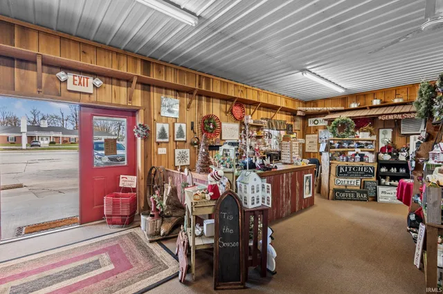 $1,100,000 | 1514 North 6th Street, Monticello, IN 47960