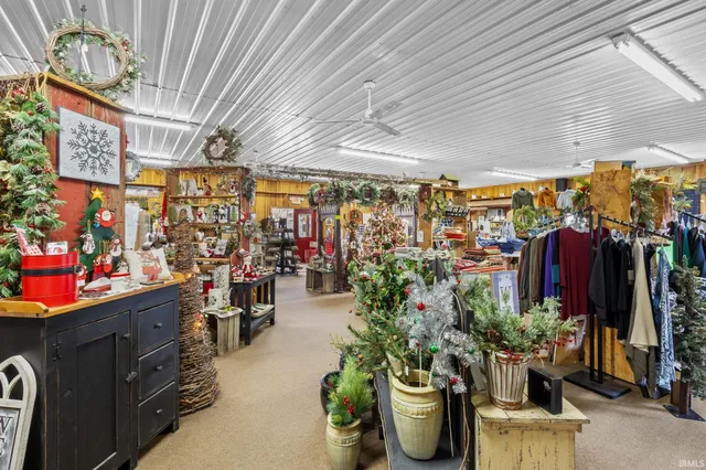 $1,100,000 | 1514 North 6th Street, Monticello, IN 47960