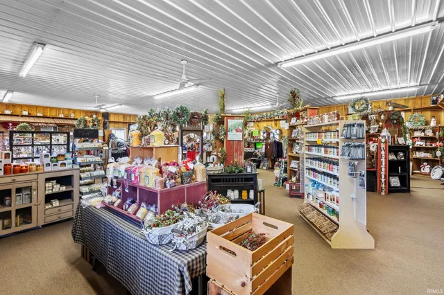 $1,100,000 | 1514 North 6th Street, Monticello, IN 47960