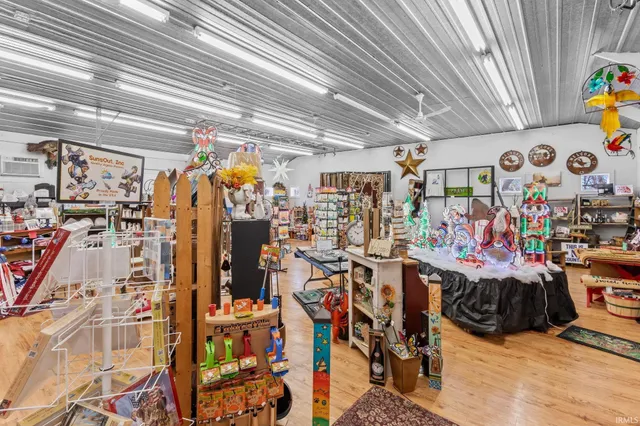 $1,100,000 | 1514 North 6th Street, Monticello, IN 47960