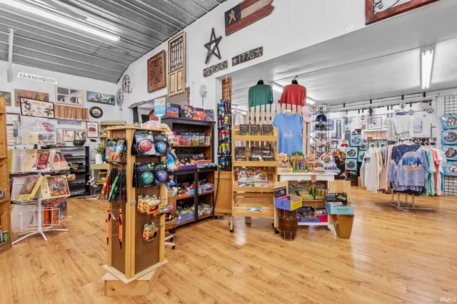 $1,100,000 | 1514 North 6th Street, Monticello, IN 47960