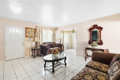 $850,000 | 6133 Orchard Avenue, Huntington Park, CA 90255