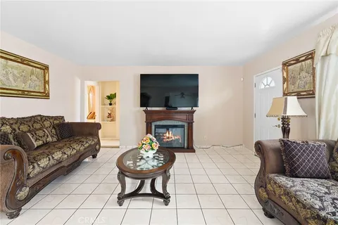 $850,000 | 6133 Orchard Avenue, Huntington Park, CA 90255