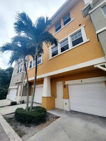 $2,600 | 750 Millbrae Court, Unit 5, West Palm Beach, FL 33401