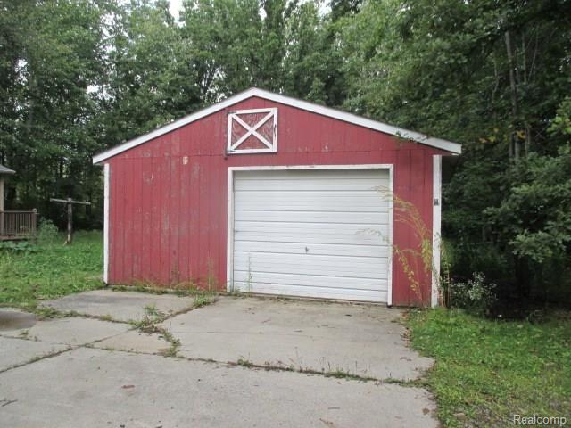 1407 North Branch Road North Branch, MI 48461 - Photo 19 of 25 Garage.JPG