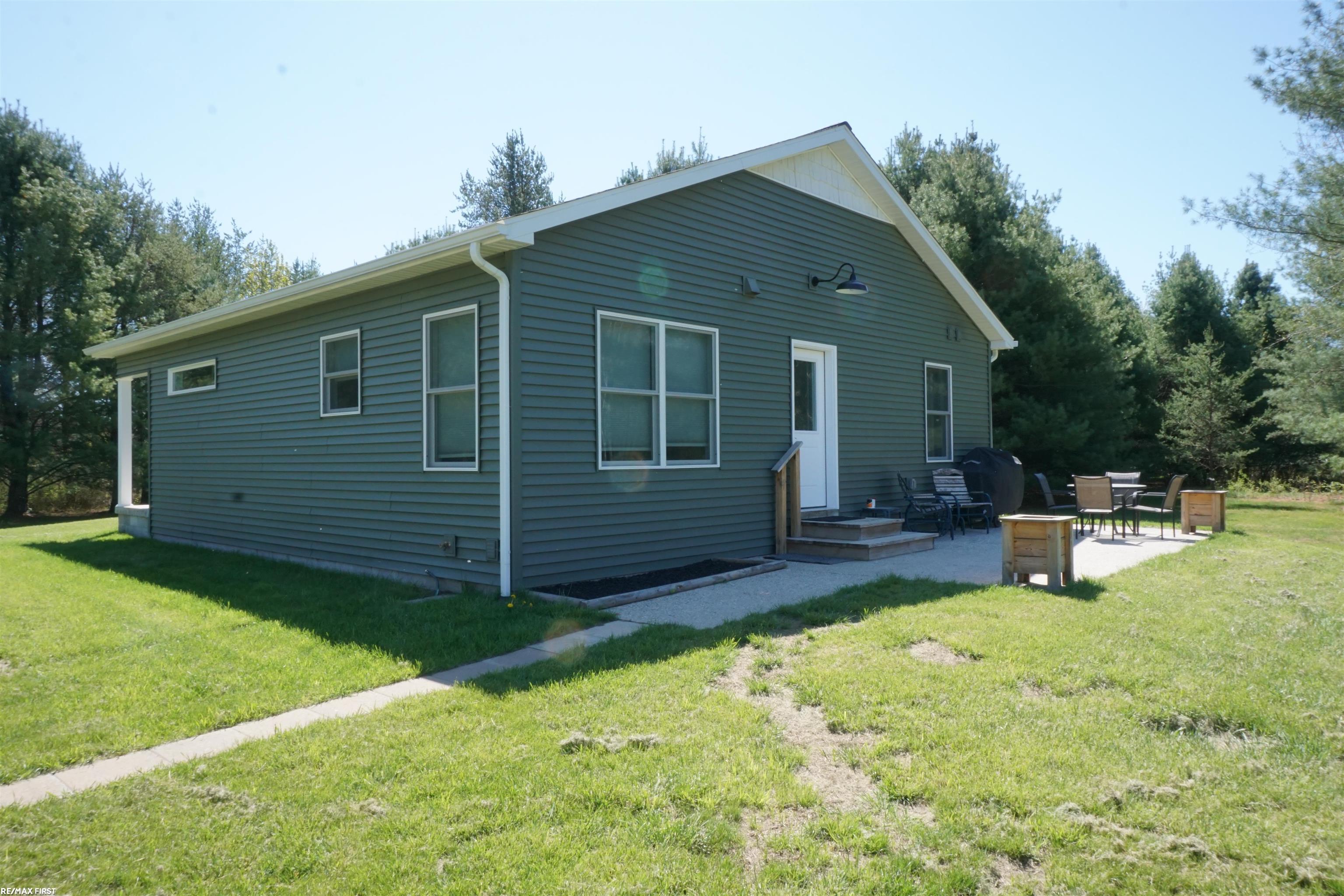 2138 Long Road Beaverton, MI 48612 - Photo 4 of 38
